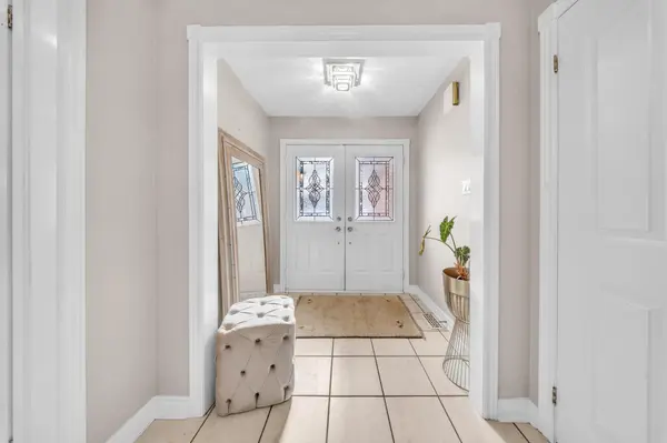 22 Stoddart CT, Bradford West Gwillimbury, ON L3Z 2X8