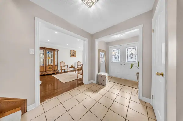 22 Stoddart CT, Bradford West Gwillimbury, ON L3Z 2X8