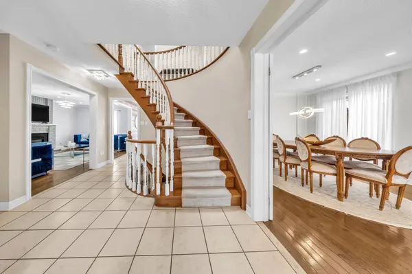 22 Stoddart CT, Bradford West Gwillimbury, ON L3Z 2X8