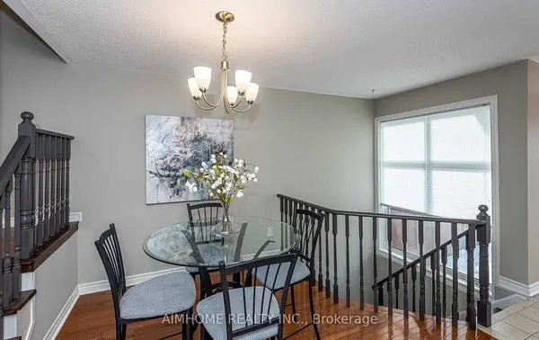 9 Mugford RD, Aurora, ON L4G 7H4