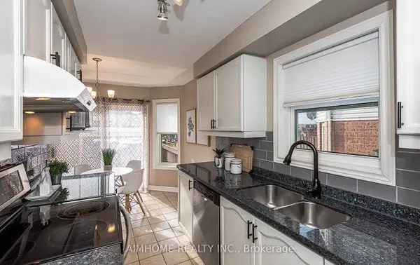 9 Mugford RD, Aurora, ON L4G 7H4