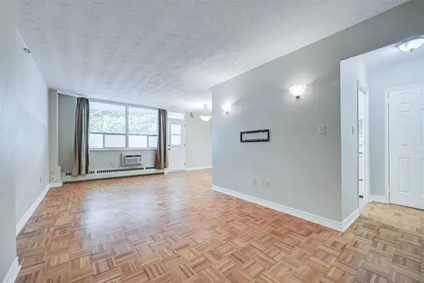 100 Coe Hill DR #106, Toronto W01, ON M6S 3E1