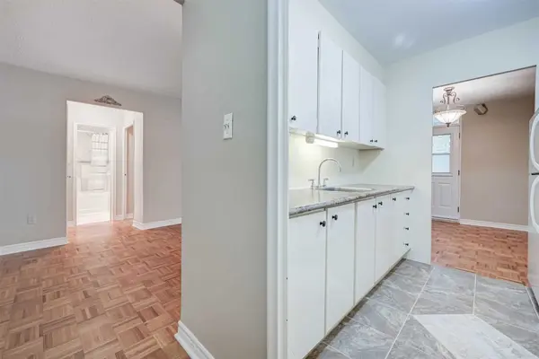 100 Coe Hill DR #106, Toronto W01, ON M6S 3E1