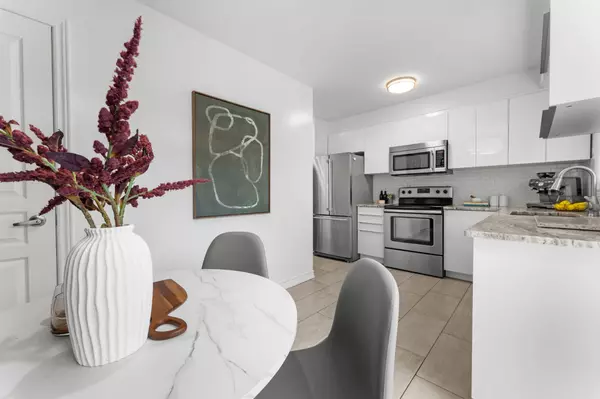 68 Birdstone CRES #46, Toronto W02, ON M6N 5H5