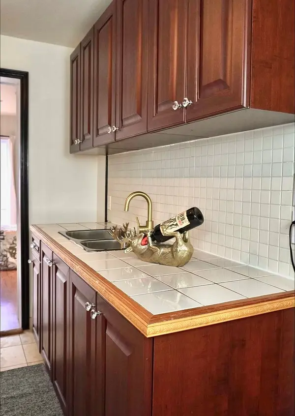 15 Fourteenth ST, Toronto W06, ON M8V 3H8