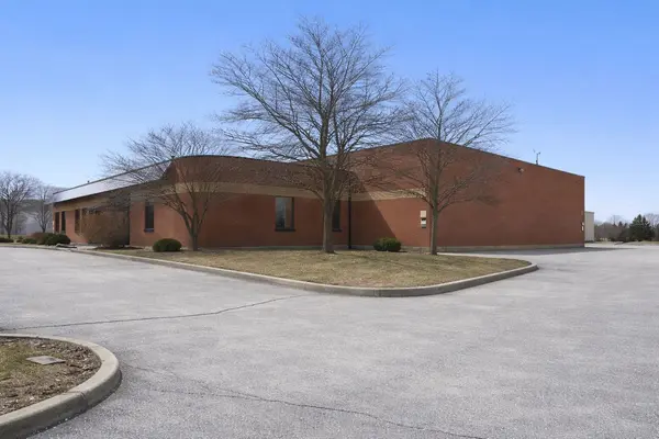 415 Ambassador DR, Mississauga, ON L5T 2J3