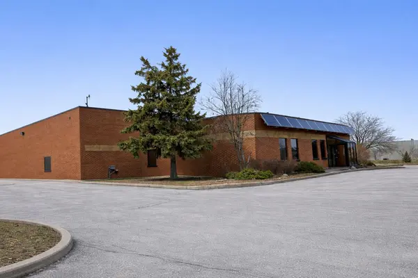 415 Ambassador DR, Mississauga, ON L5T 2J3