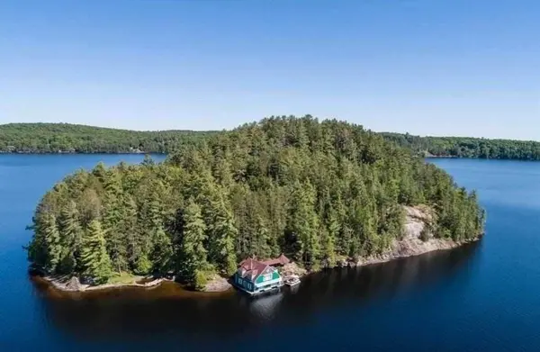 0 Crown Island IS, Huntsville, ON P0B 1L0