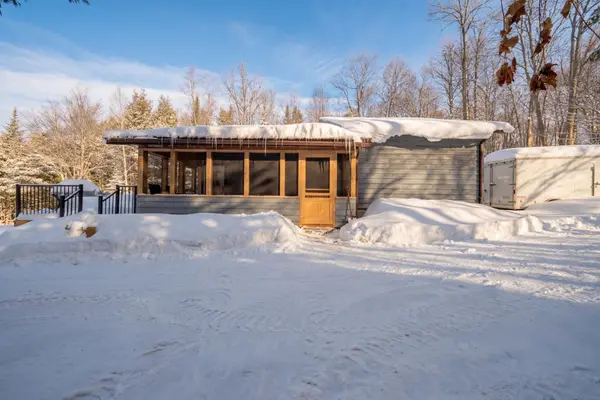 1154 Surveyor DR, Highlands East, ON K0L 2Y0