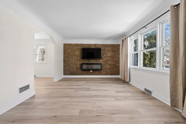 493 COLLEGE ST, Kingston, ON K7L 4M8