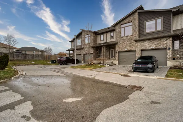 1960 DALMAGARRY RD #145, London North, ON N6G 0T8