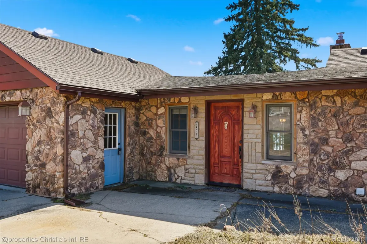 2739 Lakeridge, Wixom, MI 48393