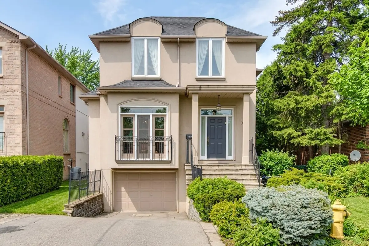 552 Melrose AVE, Toronto C04, ON M5M 2A3