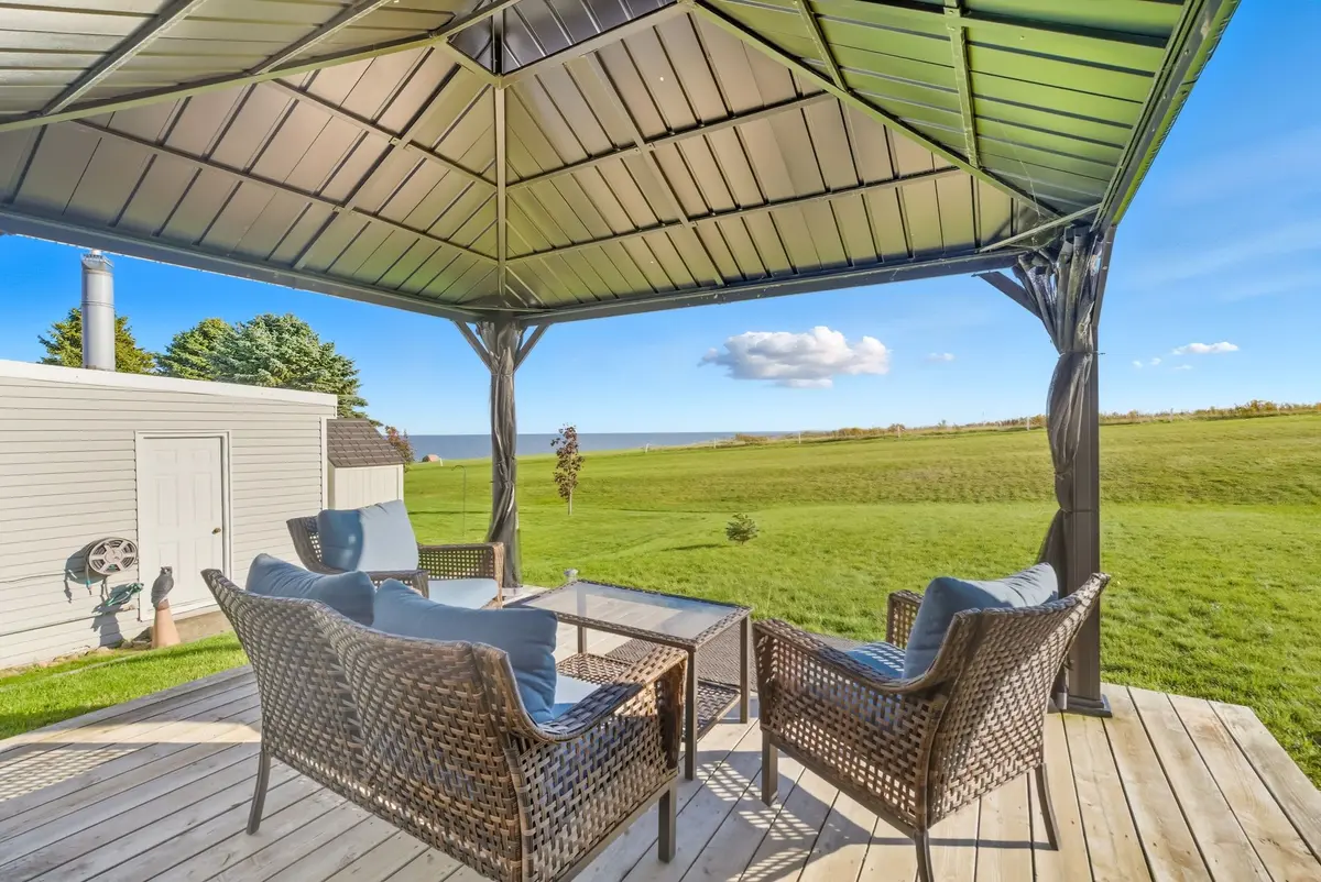 15 Bluffs RD, Clarington, ON L1B 1A3