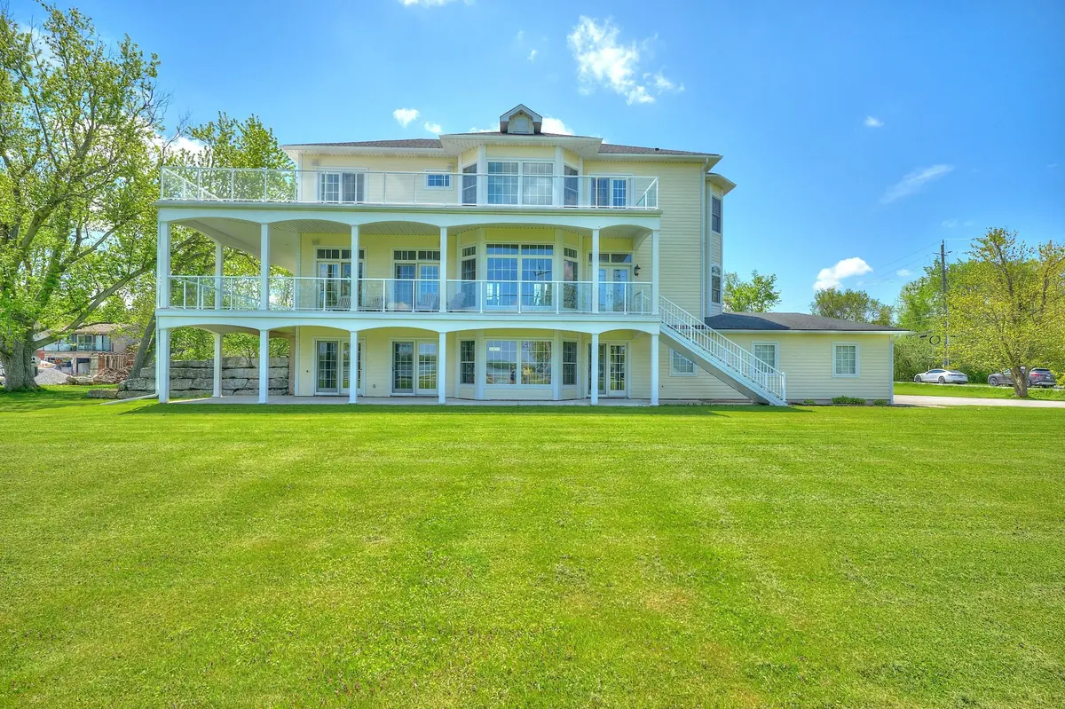 4069 Niagara River Pkwy, Fort Erie, ON L0S 1S0