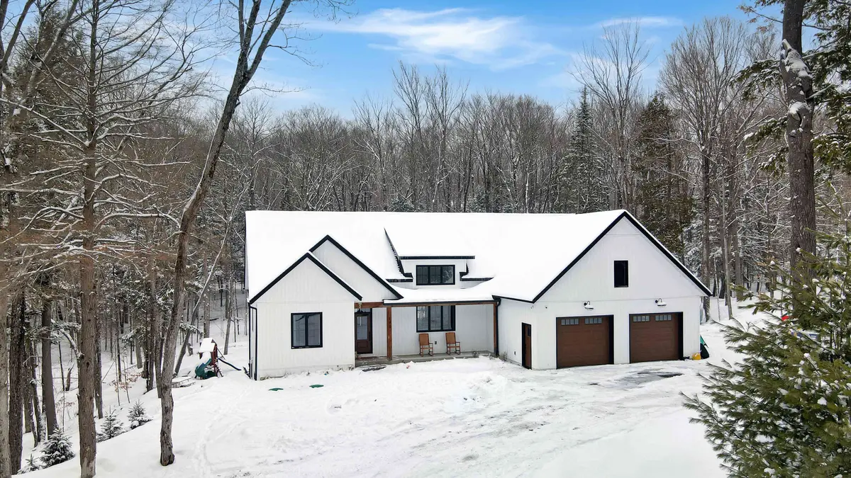 195 Lakeview ST, Dysart Et Al, ON K0M 1S0