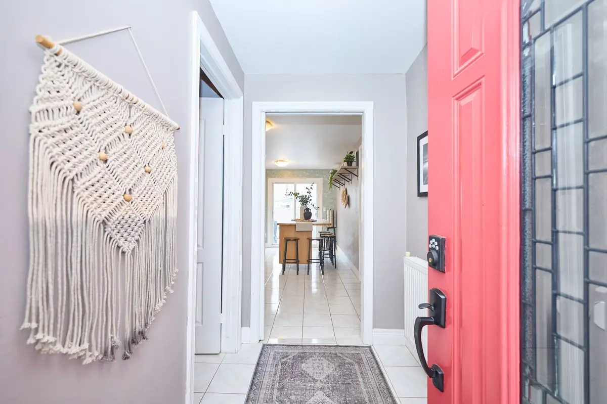 16 Jones LN, Welland, ON L3B 3M5