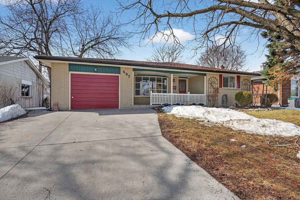 697 Fleet ST, Kingston, ON K7M 5A4