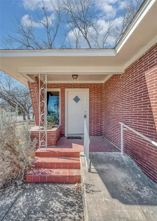 202 N Avenue G, Clifton, TX 76634