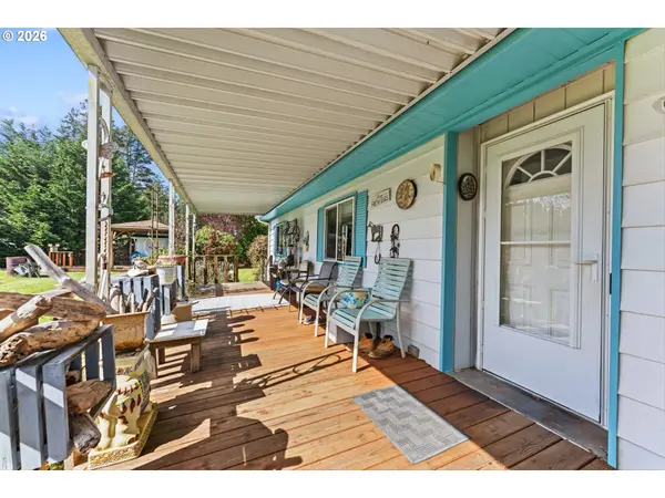 735 N 8TH ST, Lakeside, OR 97449