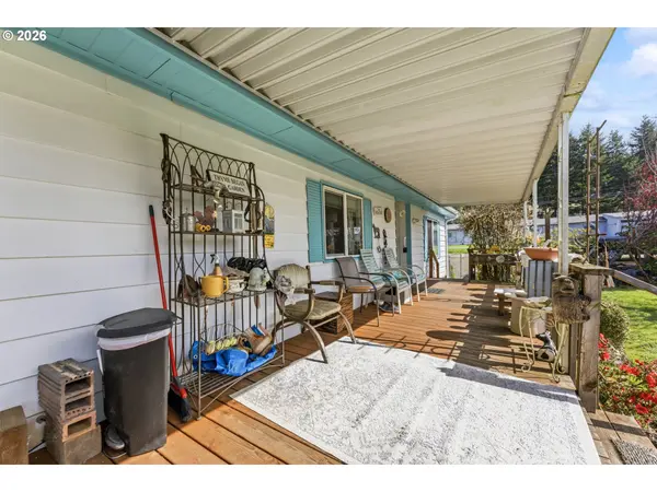 735 N 8TH ST, Lakeside, OR 97449