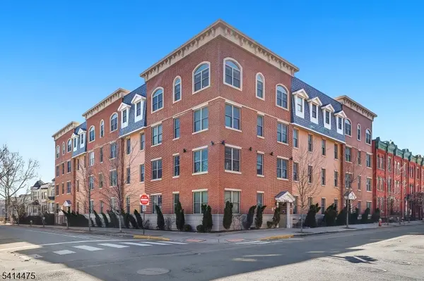 974 Summit Ave #401, Jersey City, NJ 07307