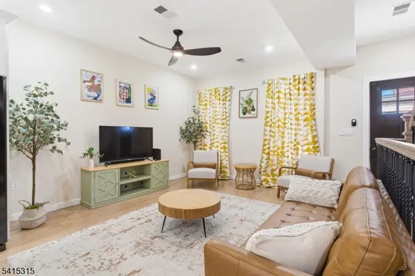 16 Eagle St, Newark City, NJ 07102