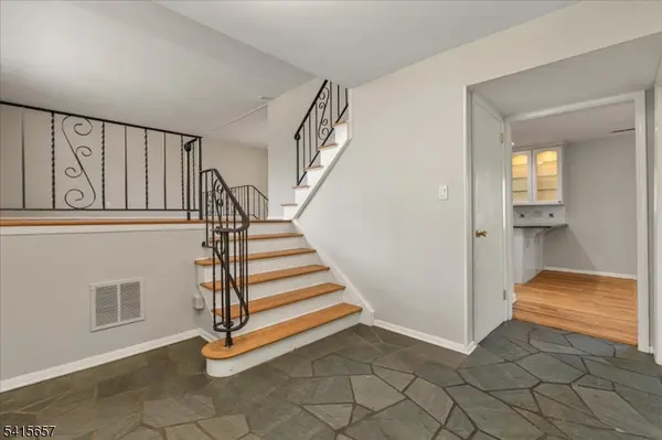 112 Crane Cir, New Providence Boro, NJ 07974