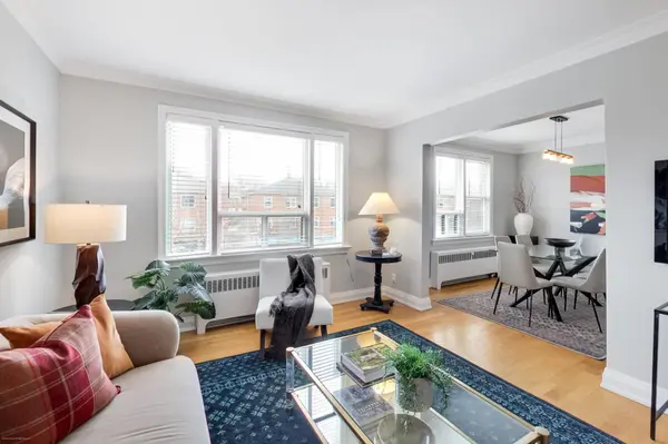 7 Warwick AVE #3, Toronto C03, ON M6C 1T5