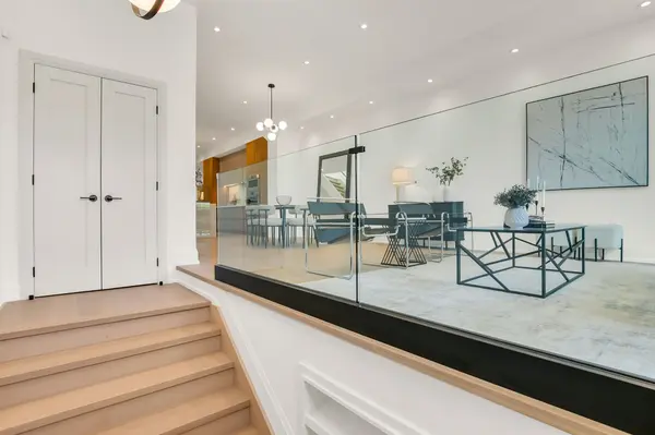 1031 Spadina RD, Toronto C04, ON M5N 2M7