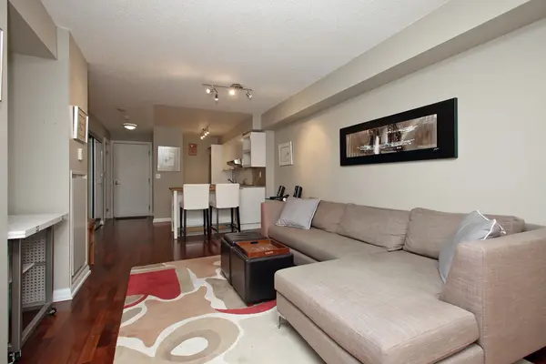 111 Elizabeth ST #718, Toronto C01, ON M5G 1P7