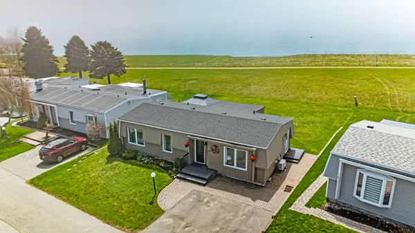 15 Bluffs RD, Clarington, ON L1B 1A3