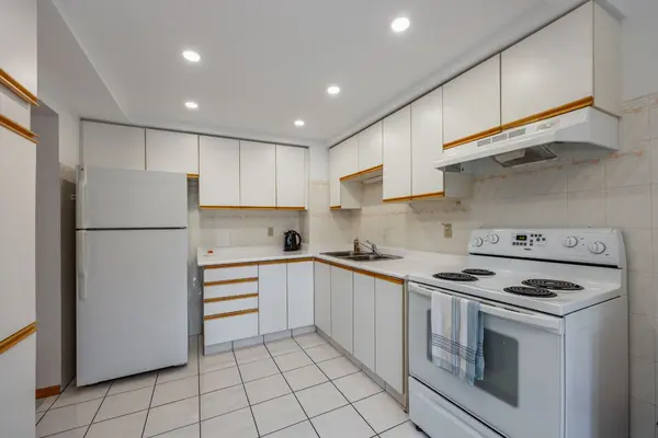 820 Bennett CRES, Oshawa, ON L1K 1V4