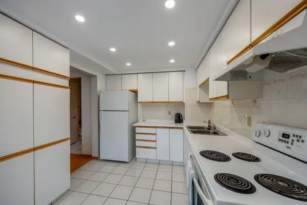 820 Bennett CRES, Oshawa, ON L1K 1V4