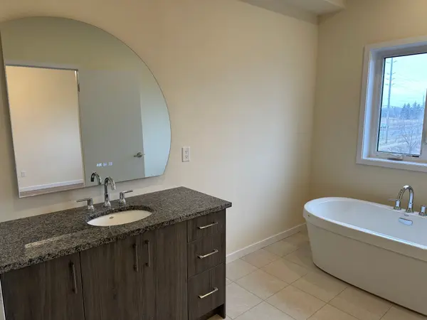 368 Elyse CT, Aurora, ON L4G 2C9