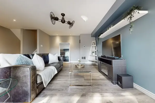 195 Milestone CRES #195, Aurora, ON L4G 3M2