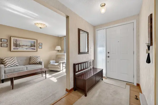 4 Tecumseth Pines DR, New Tecumseth, ON L0G 1W0