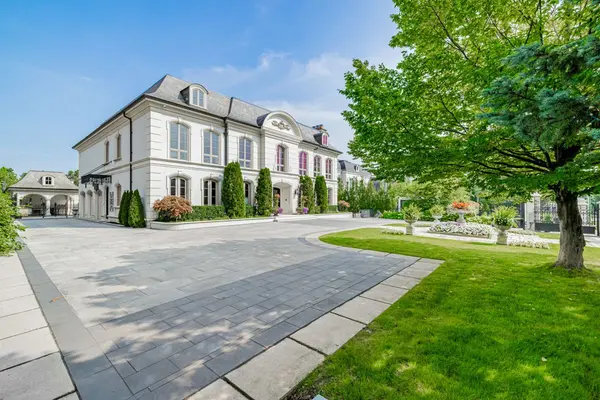 31 Thornbank RD, Vaughan, ON L4J 2A1