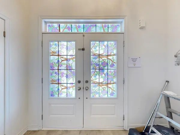 22 Pietrowski DR #Upper, Georgina, ON L4P 0J7