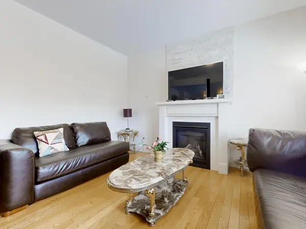 22 Pietrowski DR #Upper, Georgina, ON L4P 0J7