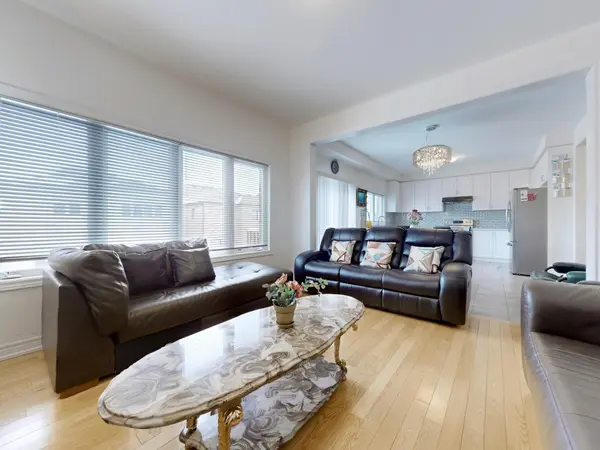 22 Pietrowski DR #Upper, Georgina, ON L4P 0J7