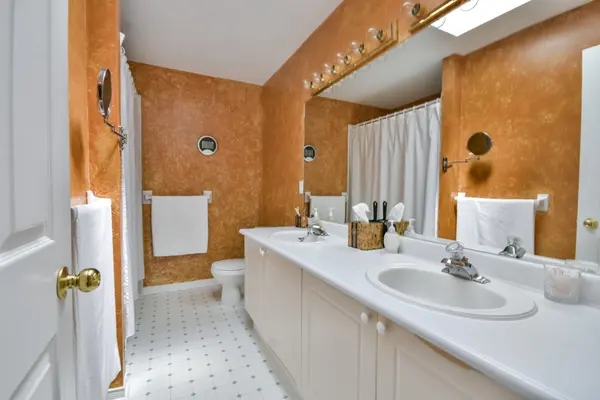 127 Golden Meadow RD, Barrie, ON L4N 8K2