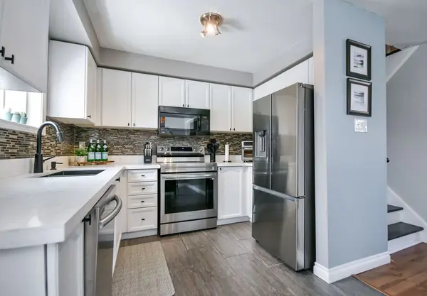 35 HAWTHORNE CRES, Barrie, ON L4N 9Y7