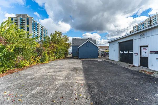 48 Ellen ST #2, Barrie, ON L4N 3A4