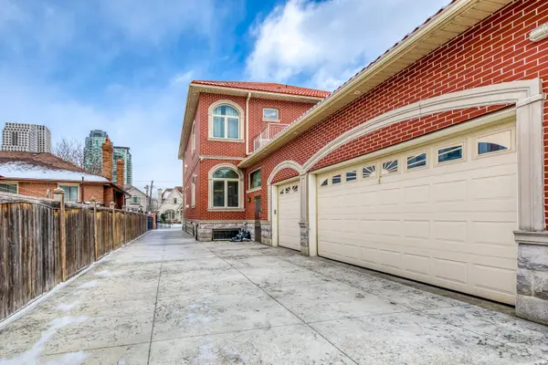 3480 Joan DR, Mississauga, ON L5B 1T5