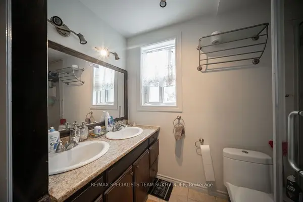 19 Buttonwood AVE, Toronto W04, ON M6M 2H9