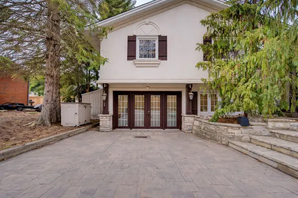 655 Ellengale RD, Burlington, ON L7T 3N9