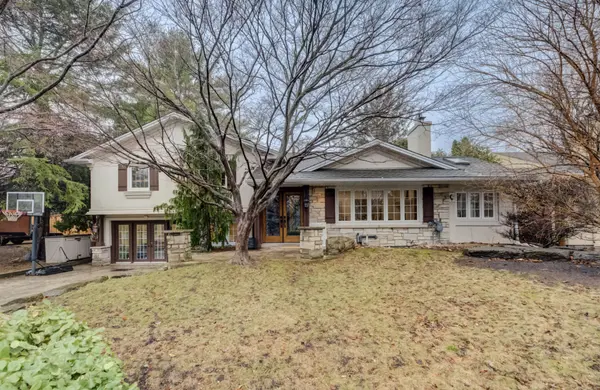 655 Ellengale RD, Burlington, ON L7T 3N9