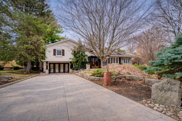 655 Ellengale RD, Burlington, ON L7T 3N9