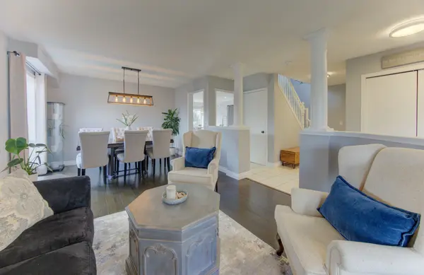 31 Adler DR, Cambridge, ON N3C 4J9